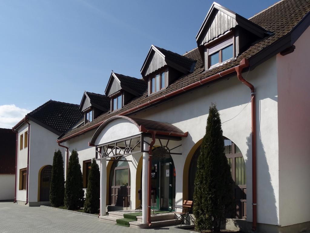 Prince Hotel Меркуря-Чук Экстерьер фото